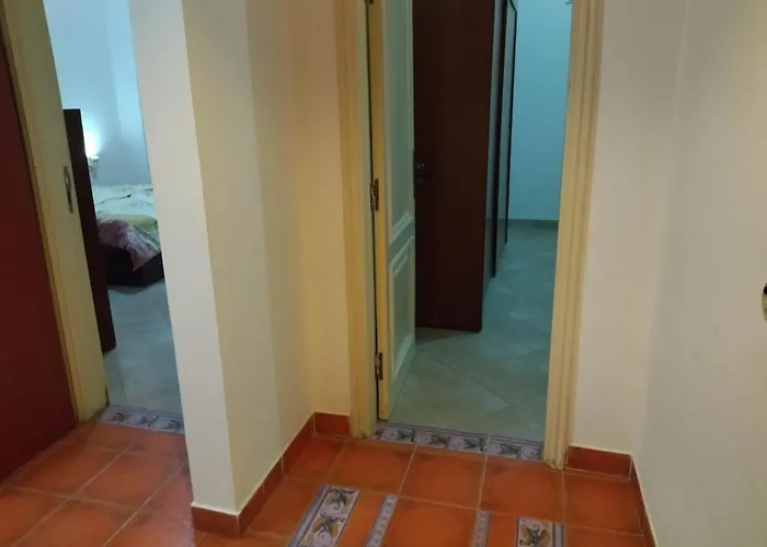 Private Entrance Close To Services Apartment