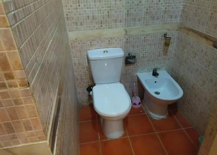 Private Entrance Close To Services Apartment *